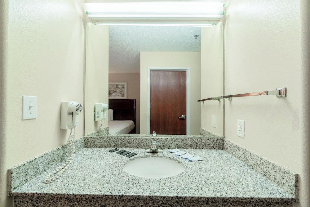 Фото Fairway Inn La Porte