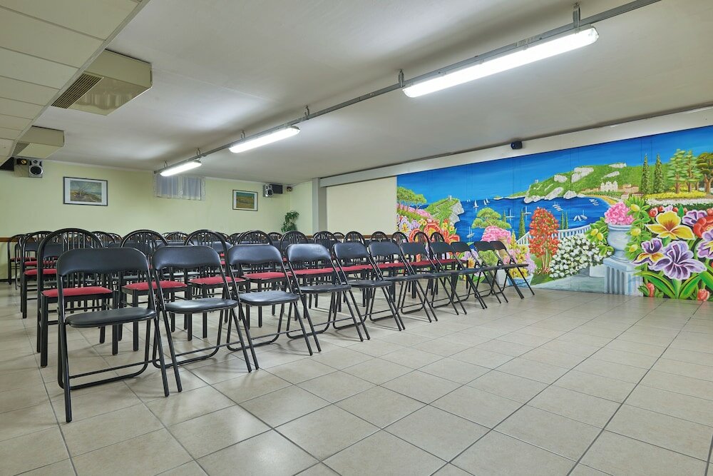 Фото Hotel Careni Villa Italia