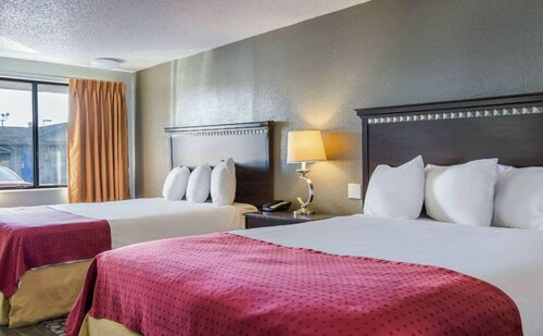 Гостиница Rodeway Inn Near Hall of Fame в Норт Кантон