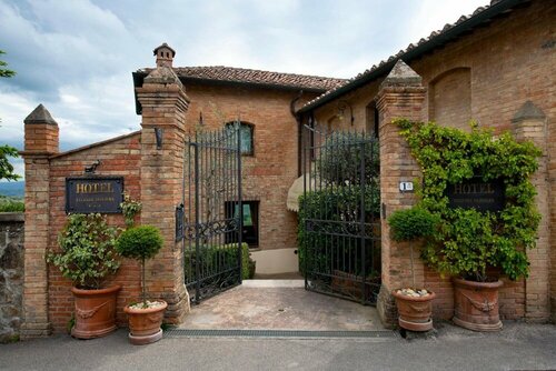 Гостиница Hotel Vecchia Oliviera в Монтальчине