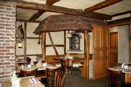 Гостиница Landgasthof Zur krummen Linde в Хеннигсдорфе