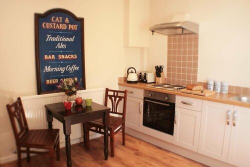 Гостиница Cat and Custard Pot Inn в Графстве Глостершир