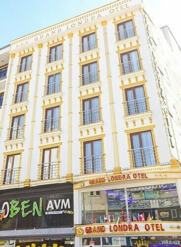 Гостиница Grand Londra Otel в Ипекйолу