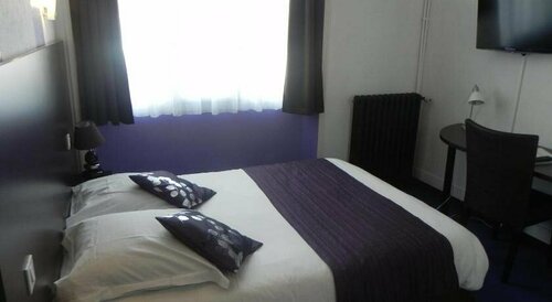 Гостиница Hôtel La Perriere в Лорьяне