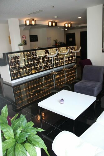 Гостиница Kyriad Saint Quentin EN Yvelines - Montigny в Монтиньи-ле-Бретонё