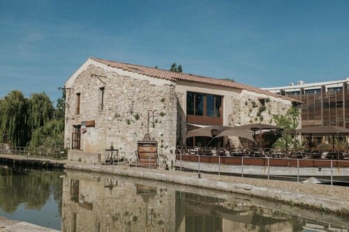 Гостиница Iles du Gua Suites в Нарбонне