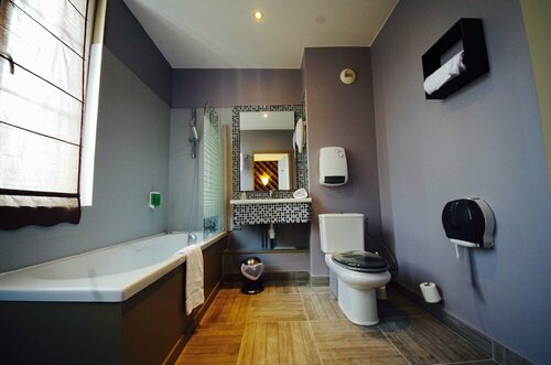 Гостиница Hotel Saint Claude в Пероне