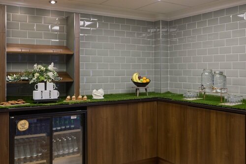 Гостиница DoubleTree by Hilton St. Anne's Manor в Графстве Беркшир