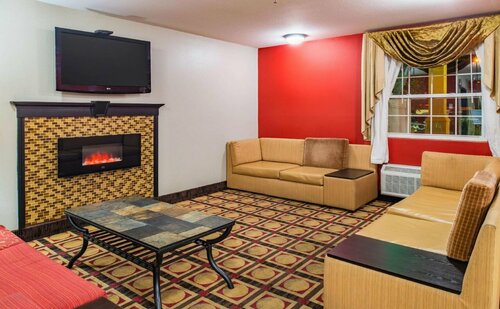 Гостиница La Quinta Inn & Suites by Wyndham Blue Springs в Индепенденсе