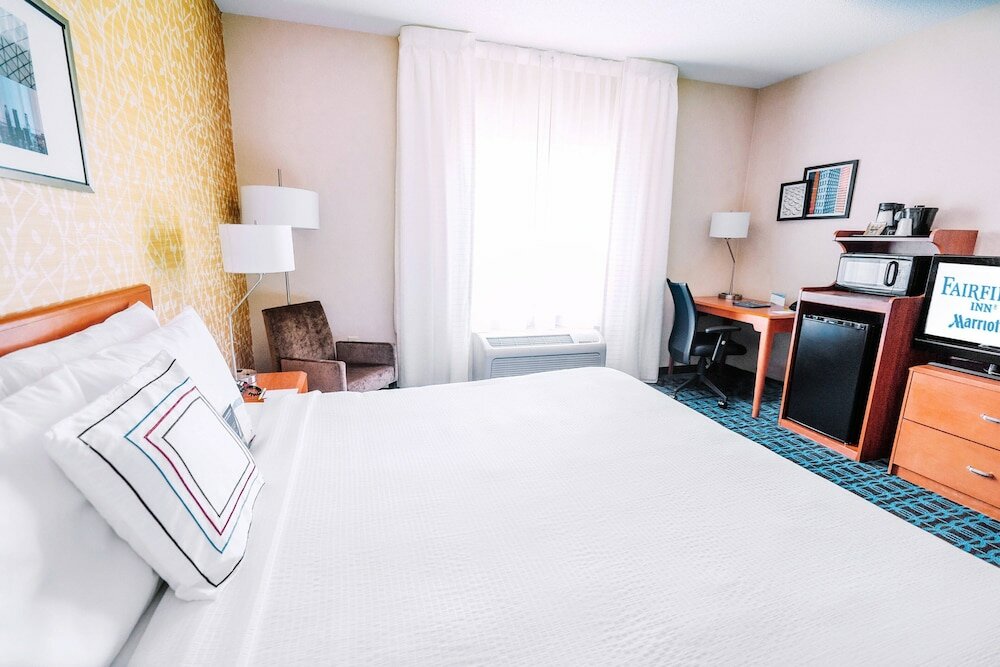 Фото Fairfield Inn by Marriott Medford Long Island