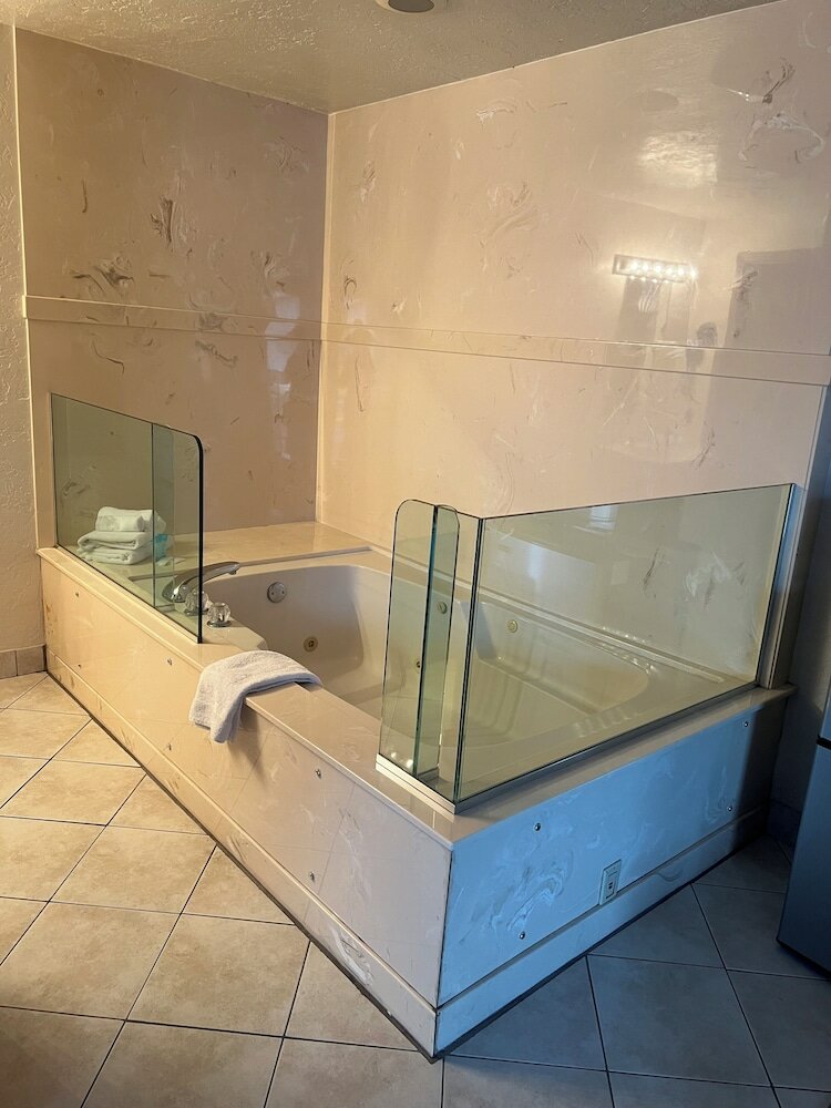 Фото Red Carpet Inn Medford