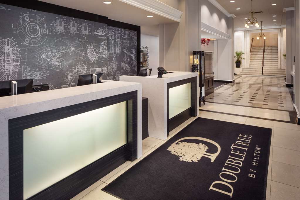 Фото Doubletree Suites by Hilton Detroit Downtown - Fort Shelby