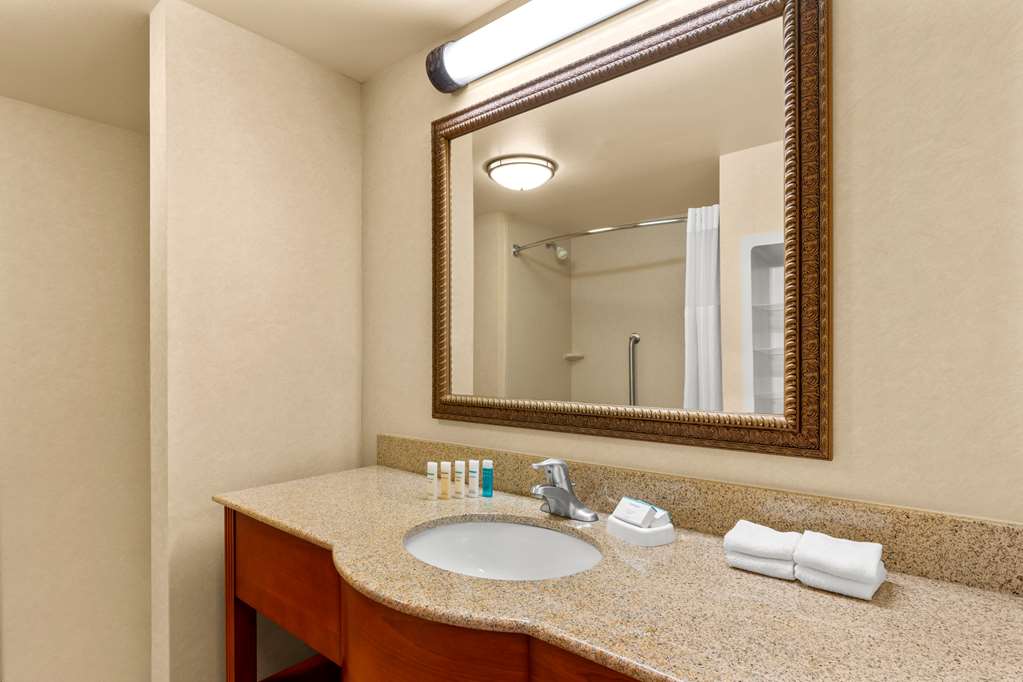 Фото Hampton Inn & Suites Burlington