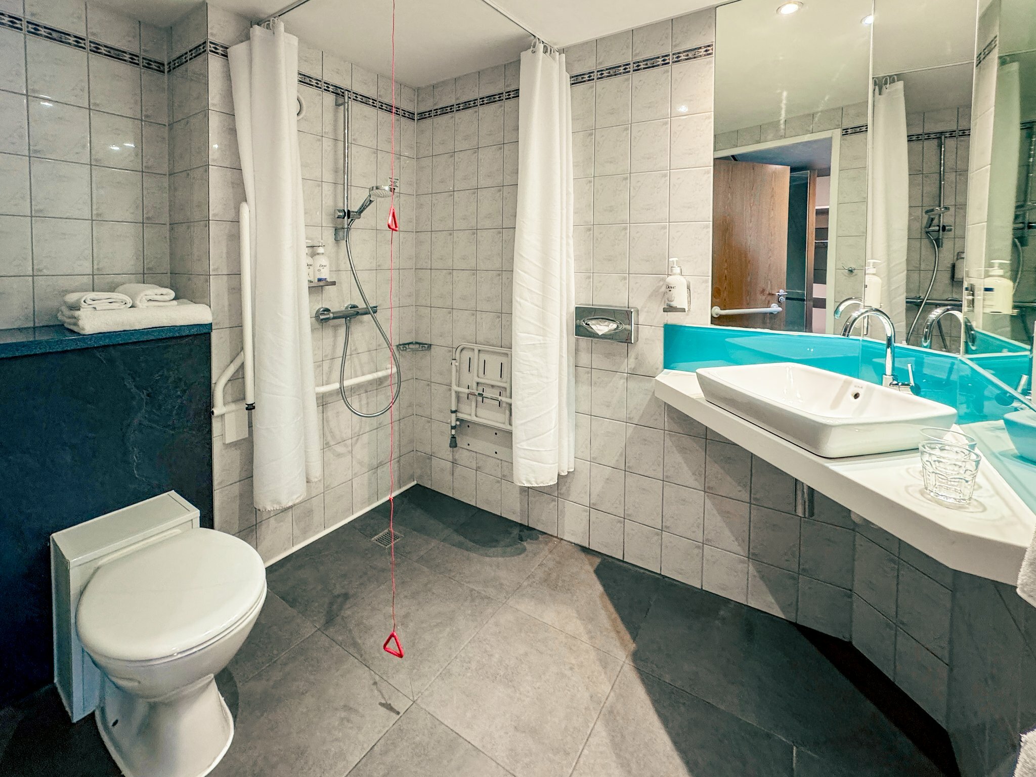 Фото Holiday Inn Express London - Stratford, an Ihg Hotel