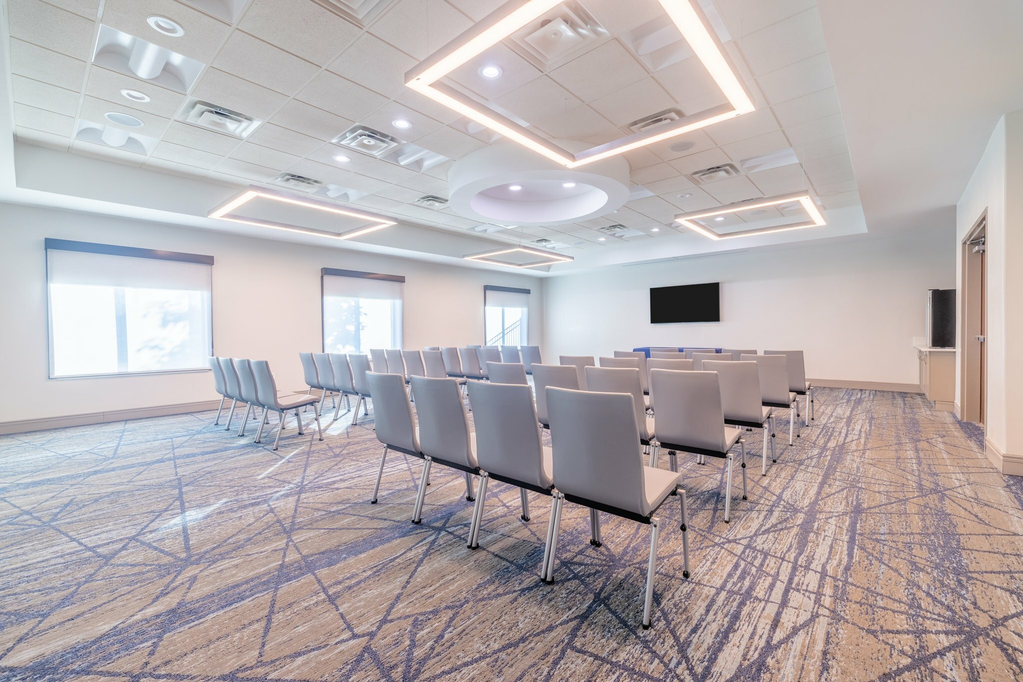 Фото Holiday Inn Express and Suites Kansas City Airport, an Ihg Hotel