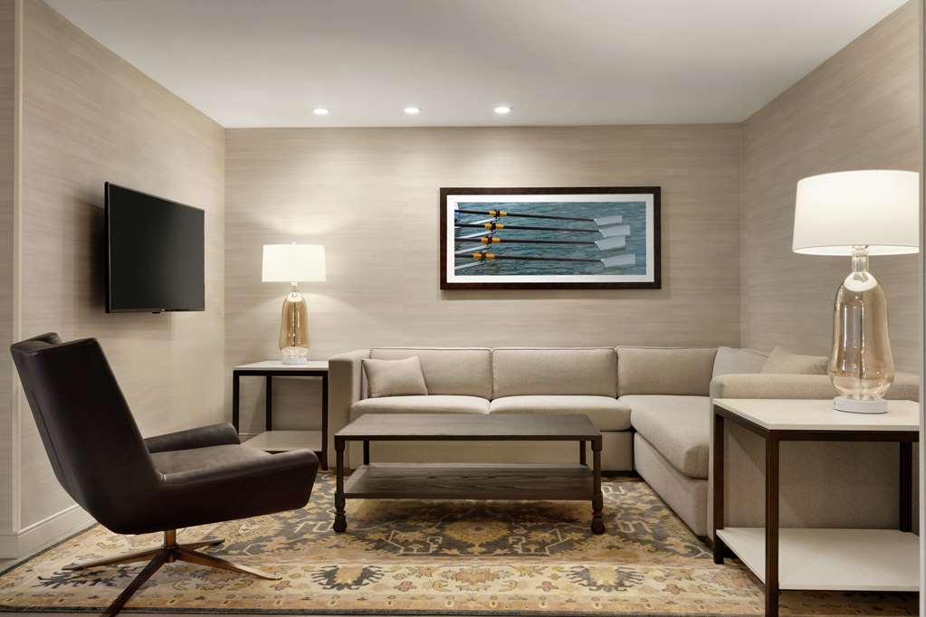 Фото DoubleTree Suites by Hilton Hotel Boston - Cambridge