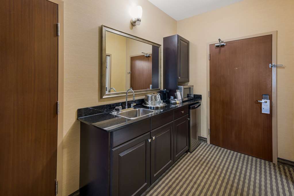 Фото Best Western Sunrise Inn & Suites