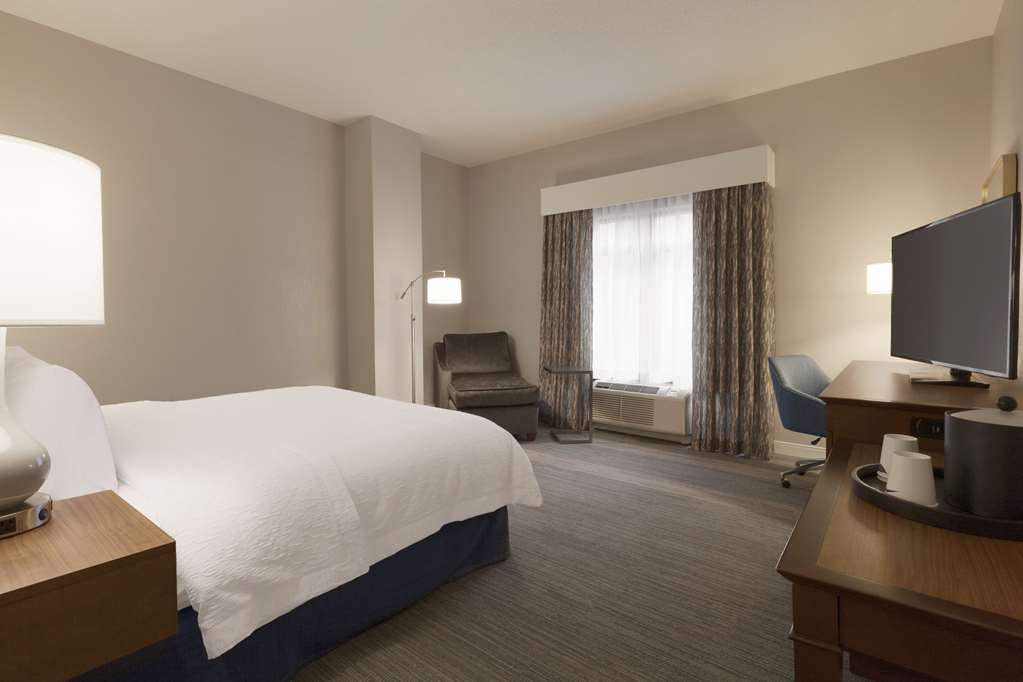 Фото Hampton Inn & Suites Nashville Downtown