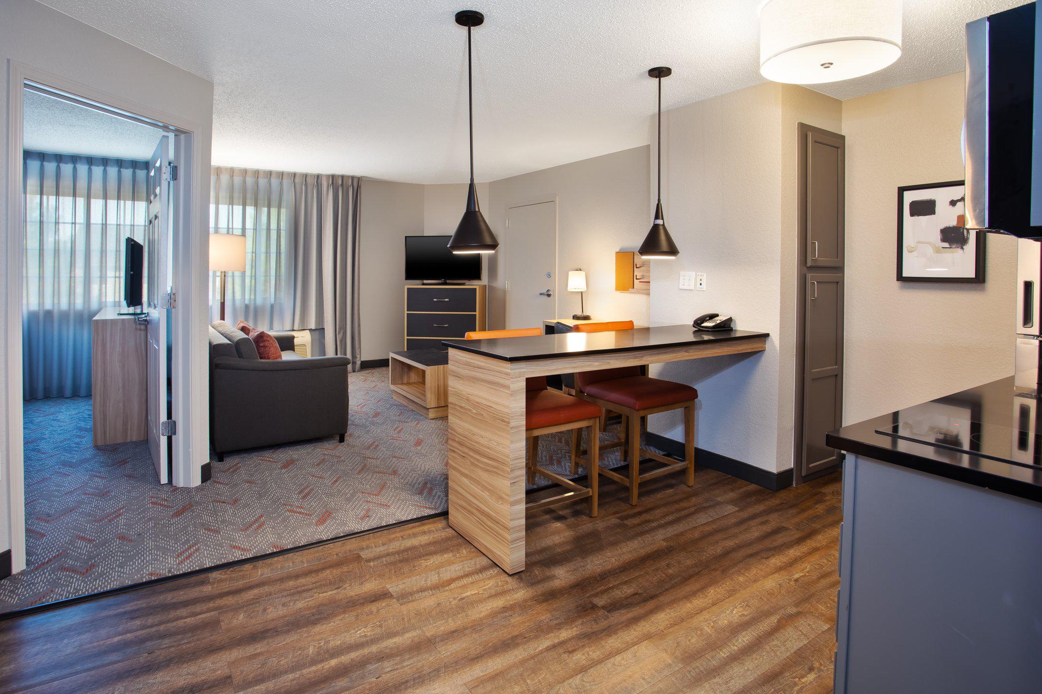Фото Candlewood Suites Kenosha, an Ihg Hotel