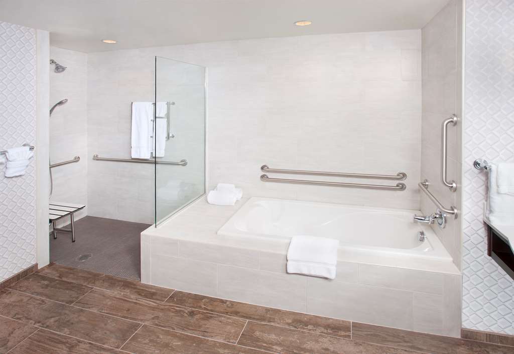 Фото Hilton Garden Inn Burbank Los Angeles