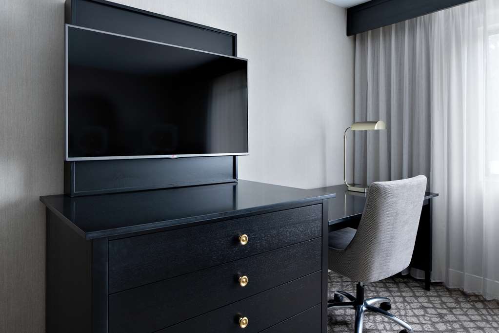 Фото DoubleTree Suites by Hilton Hotel Charlotte - SouthPark