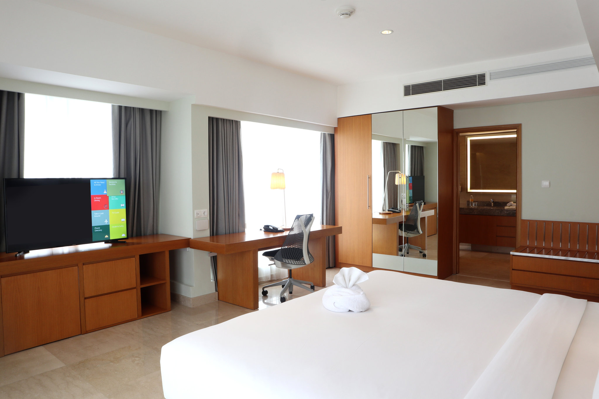 Фото Holiday Inn & Suites Jakarta Gajah Mada, an Ihg Hotel