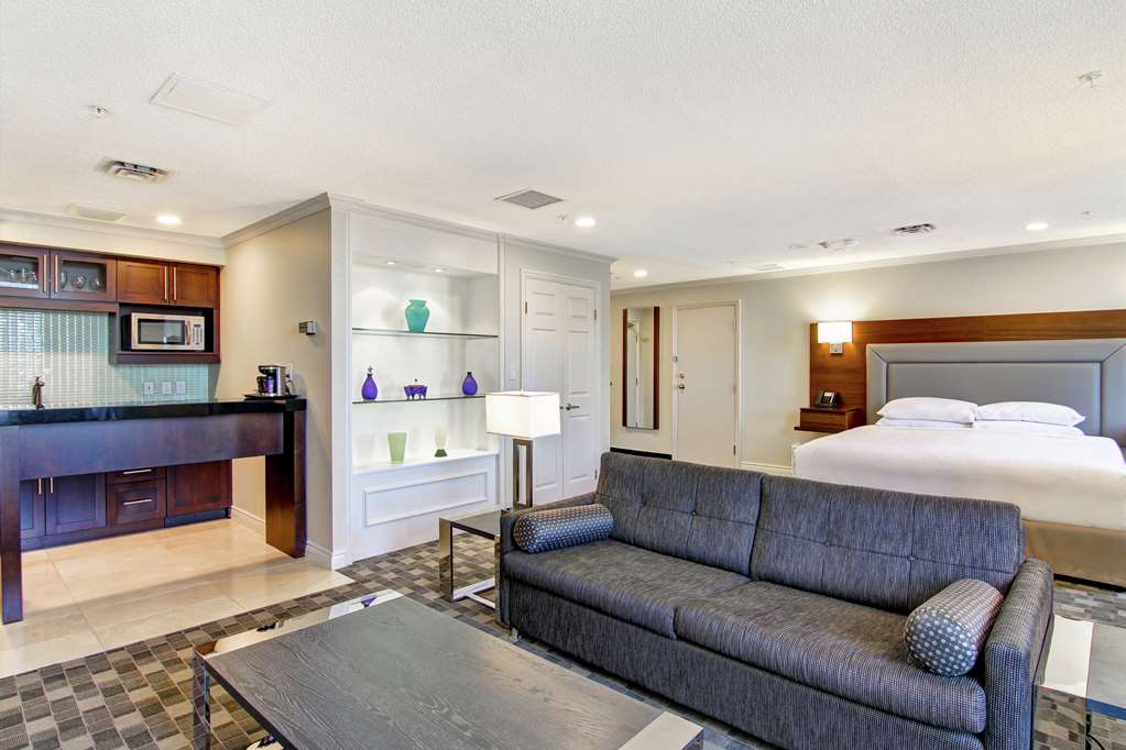 Фото DoubleTree by Hilton Hotel Toronto Downtown