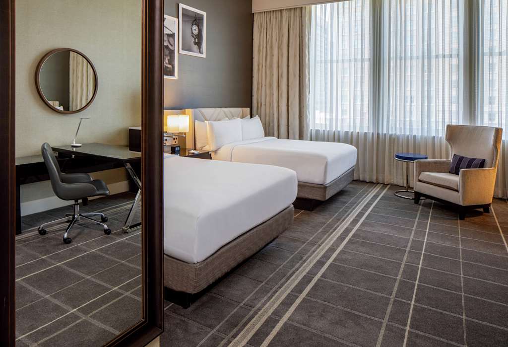 Фото Hilton Richmond Downtown