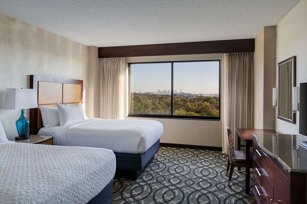 Фото Embassy Suites by Hilton Dallas Love Field