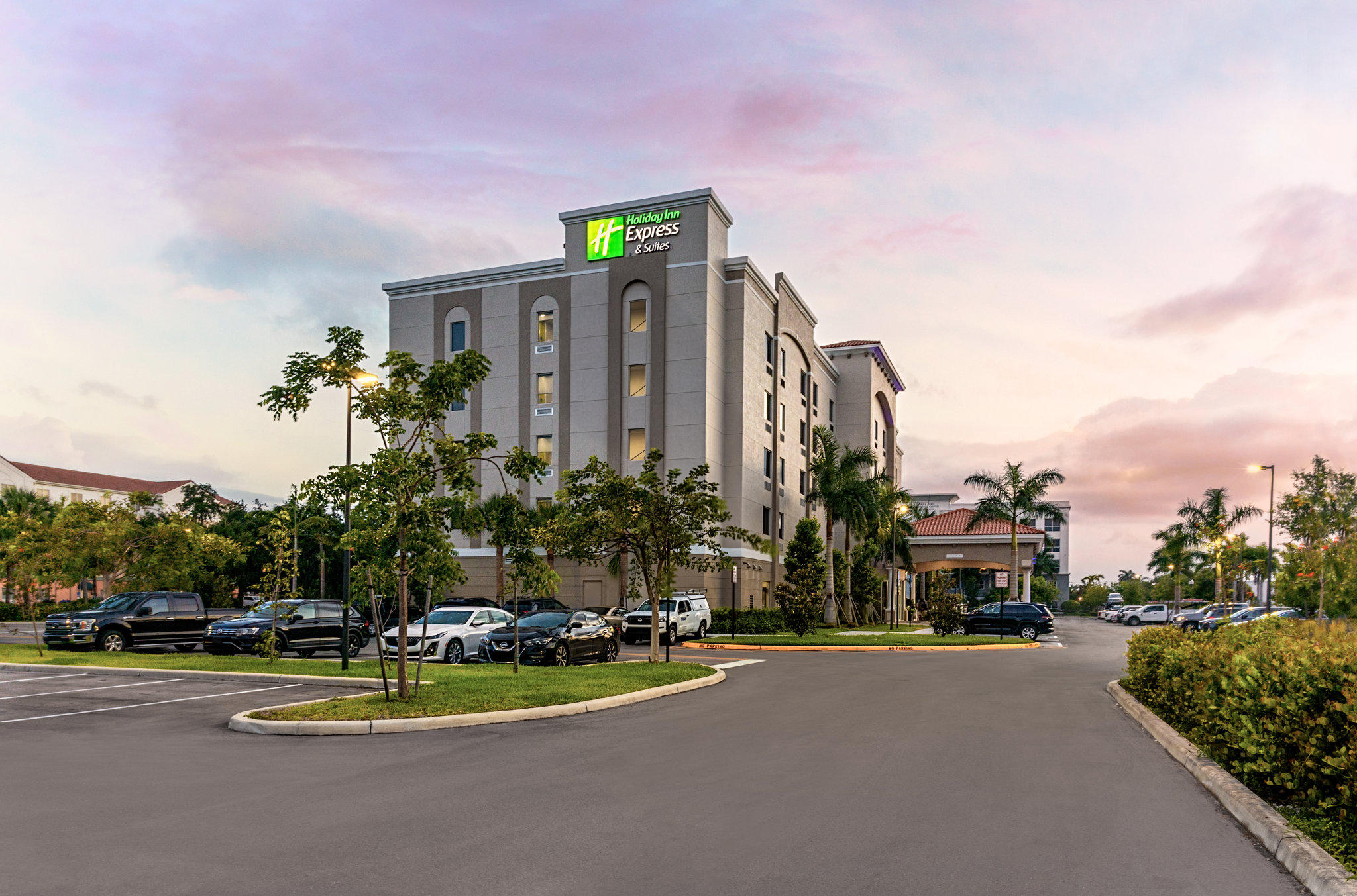 Фото Holiday Inn Express and Suites Miramar, an Ihg Hotel