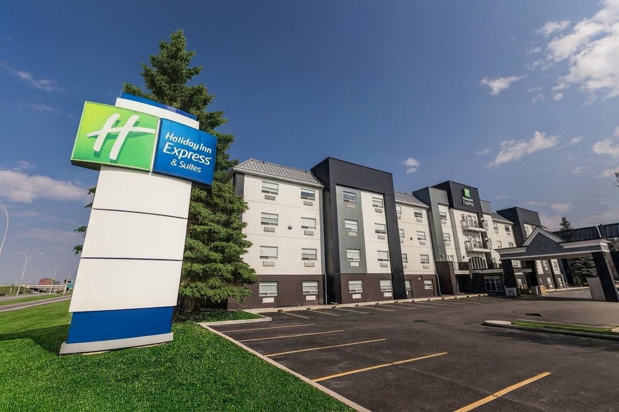 Фото Holiday Inn Express Hotel & Suites Calgary S-Macleod Trail S, an Ihg Hotel