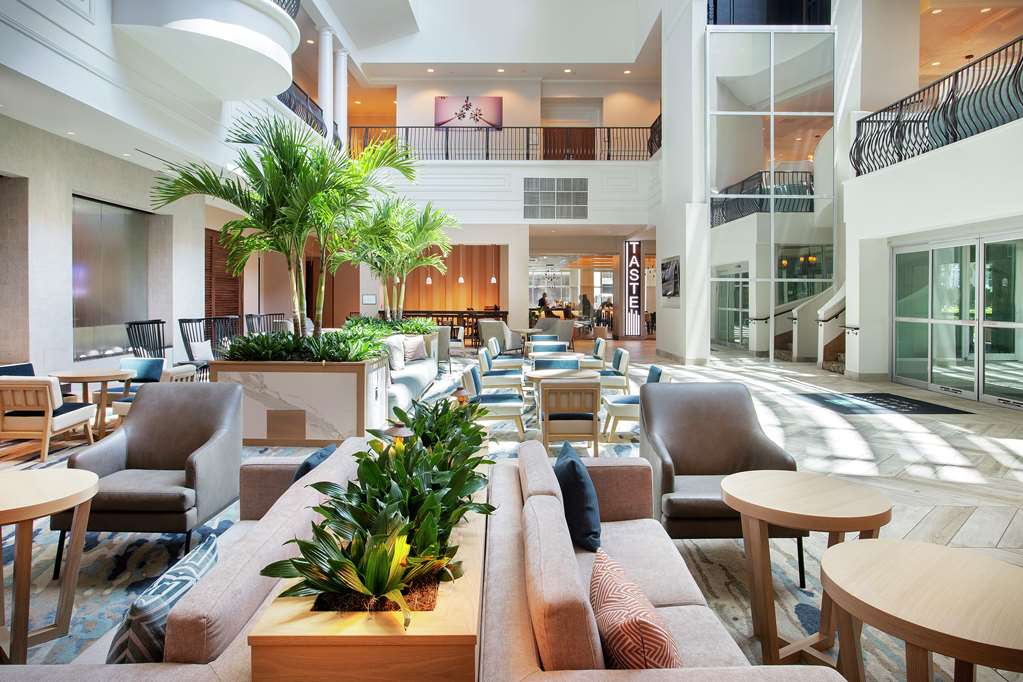 Фото Embassy Suites Tampa Downtown