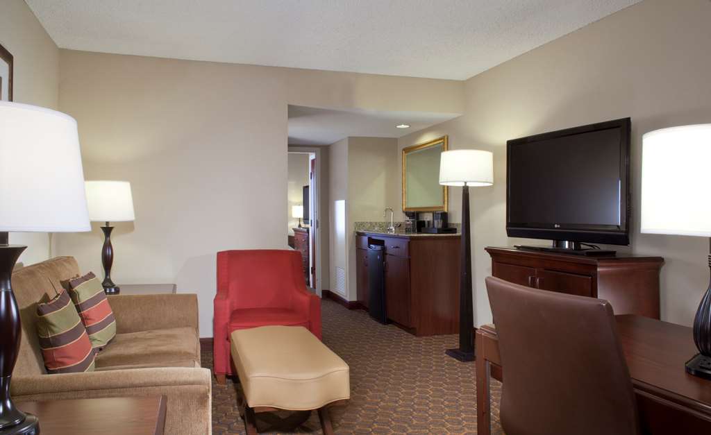 Фото Embassy Suites by Hilton Austin Arboretum