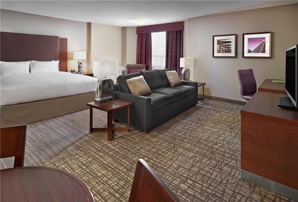 Фото DoubleTree by Hilton West Edmonton