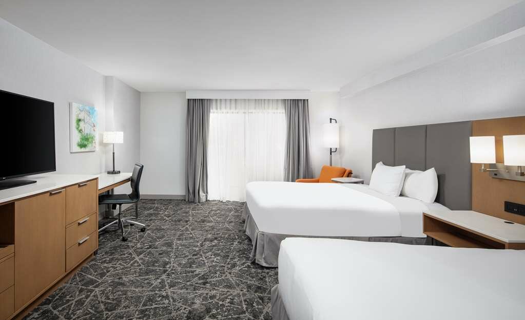 Фото Doubletree by Hilton Sacramento