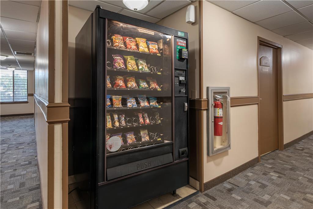 Фото SureStay Hotel by Best Western East Brunswick