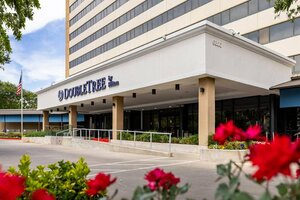Гостиница DoubleTree by Hilton Houston Medical Center Hotel & Suites