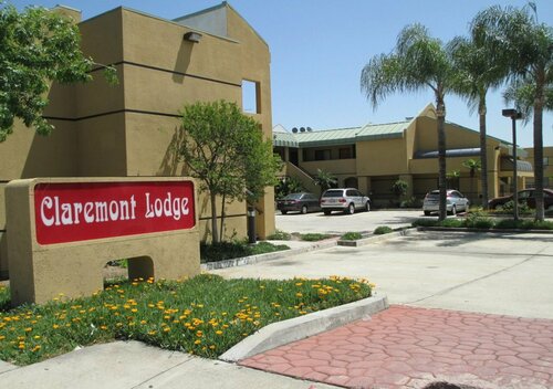 Гостиница Claremont Lodge в Помоне