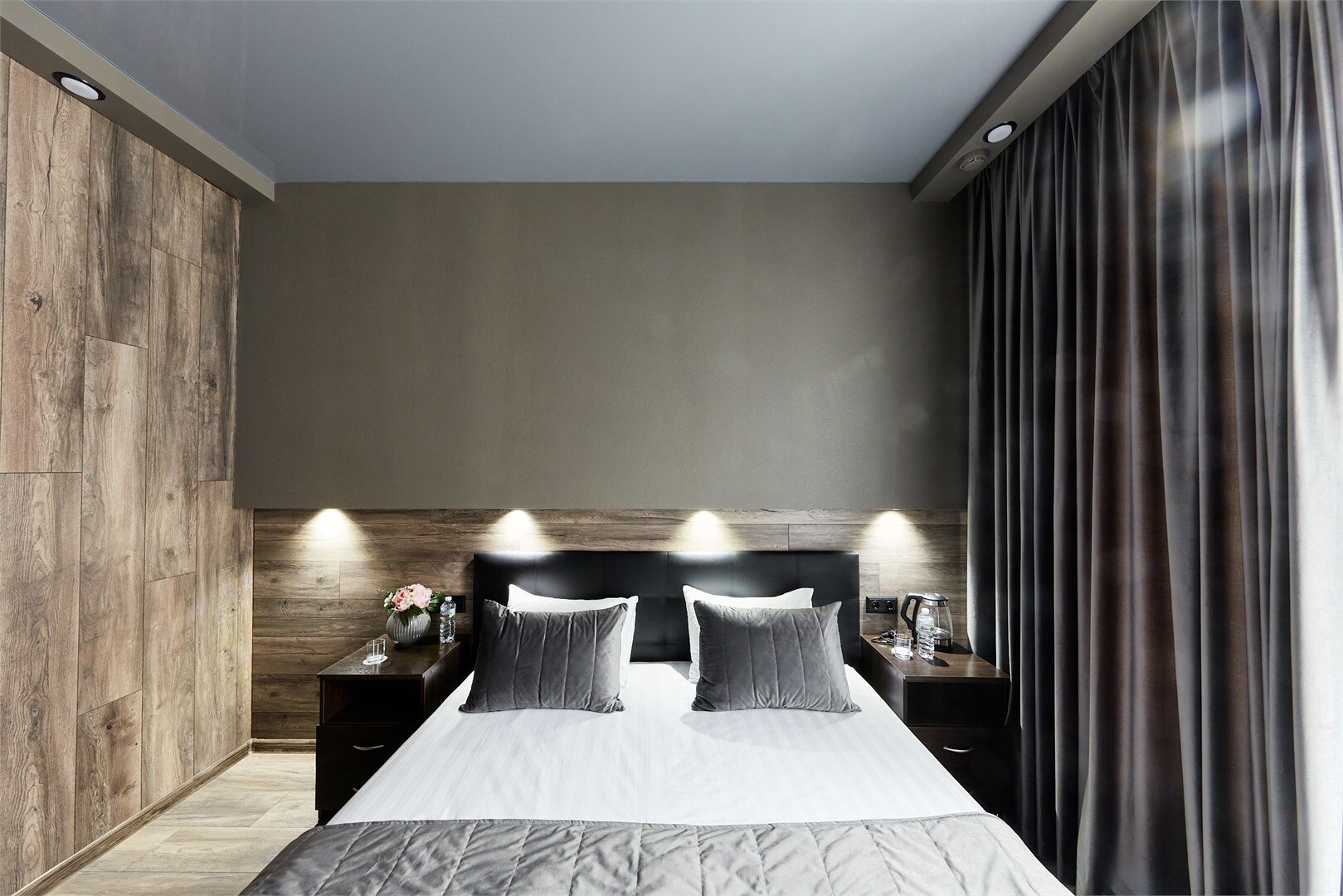 The Royal Hotel - 2