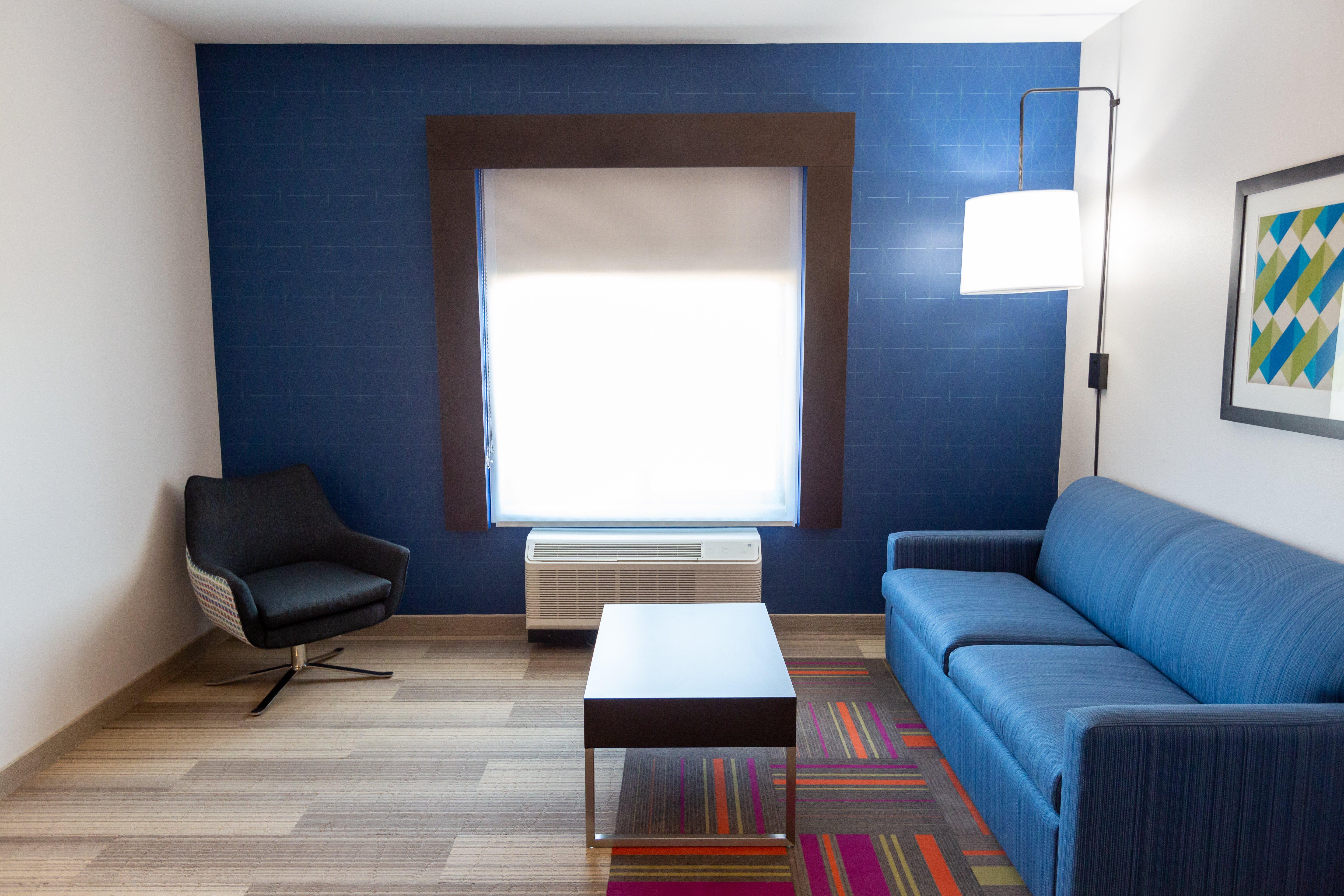 Фото Holiday Inn Express & Suites Kingfisher, an Ihg Hotel