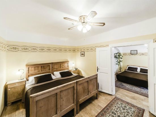 Фото Archibald At the Charles Bridge