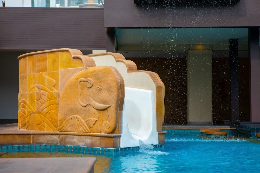 Фото The Heritage Pattaya Beachfront Resort