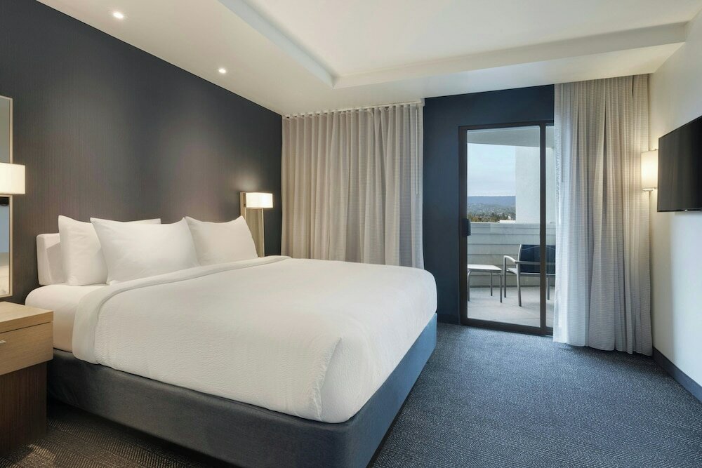 Фото Courtyard by Marriott Redwood City