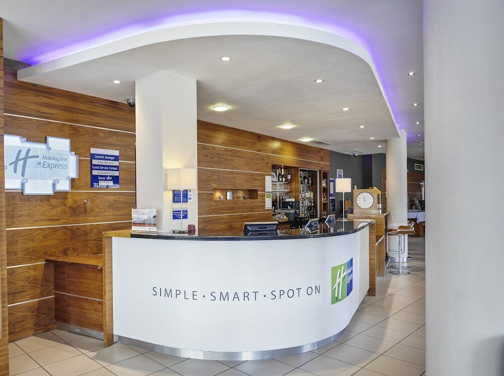 Фото Holiday Inn Express London - Newbury Park, an Ihg Hotel