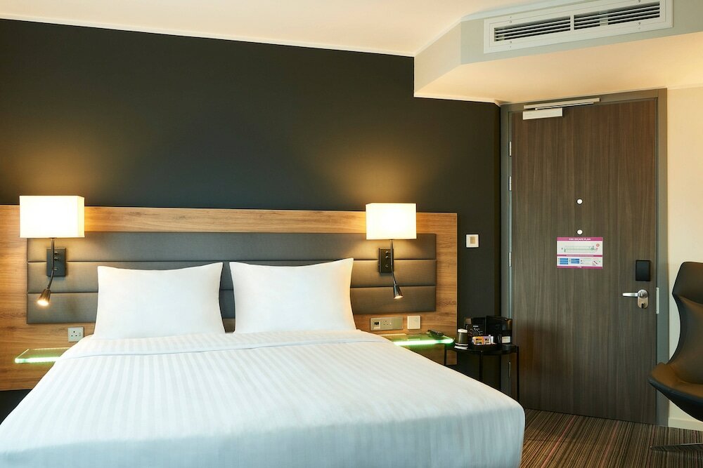 Фото Moxy Southampton