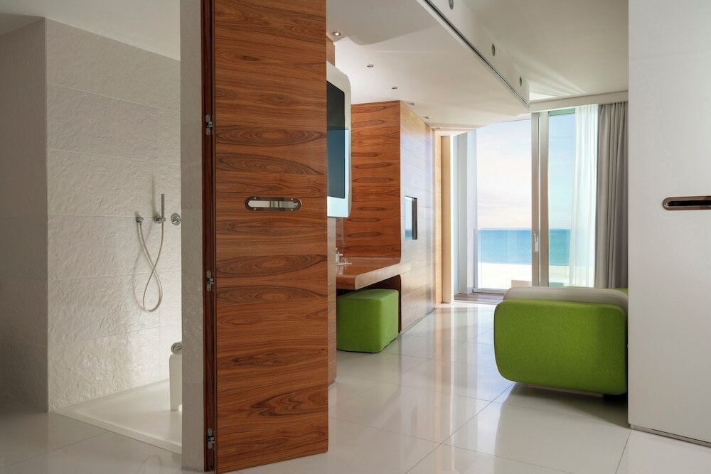 Фото I-Suite Hotel