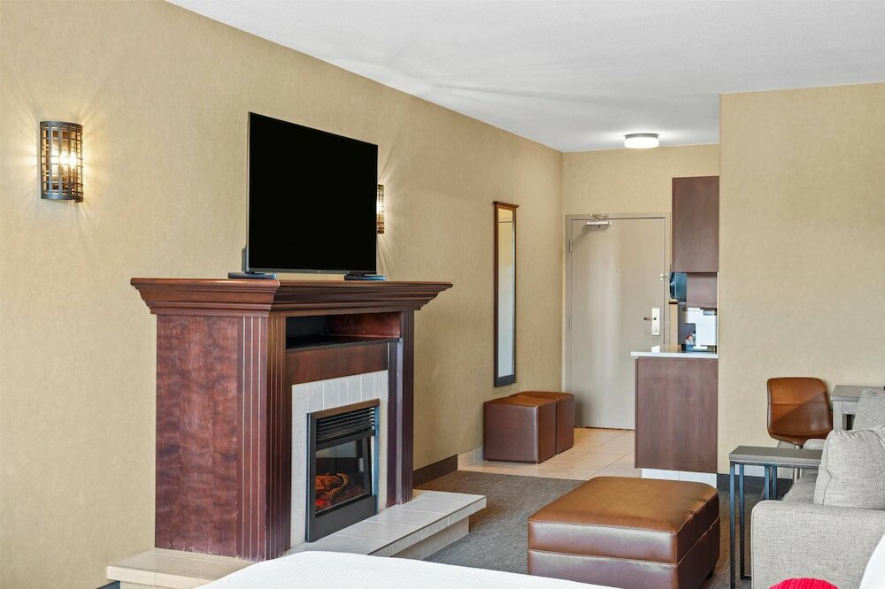 Фото Ramada by Wyndham Drumheller Hotel & Suites