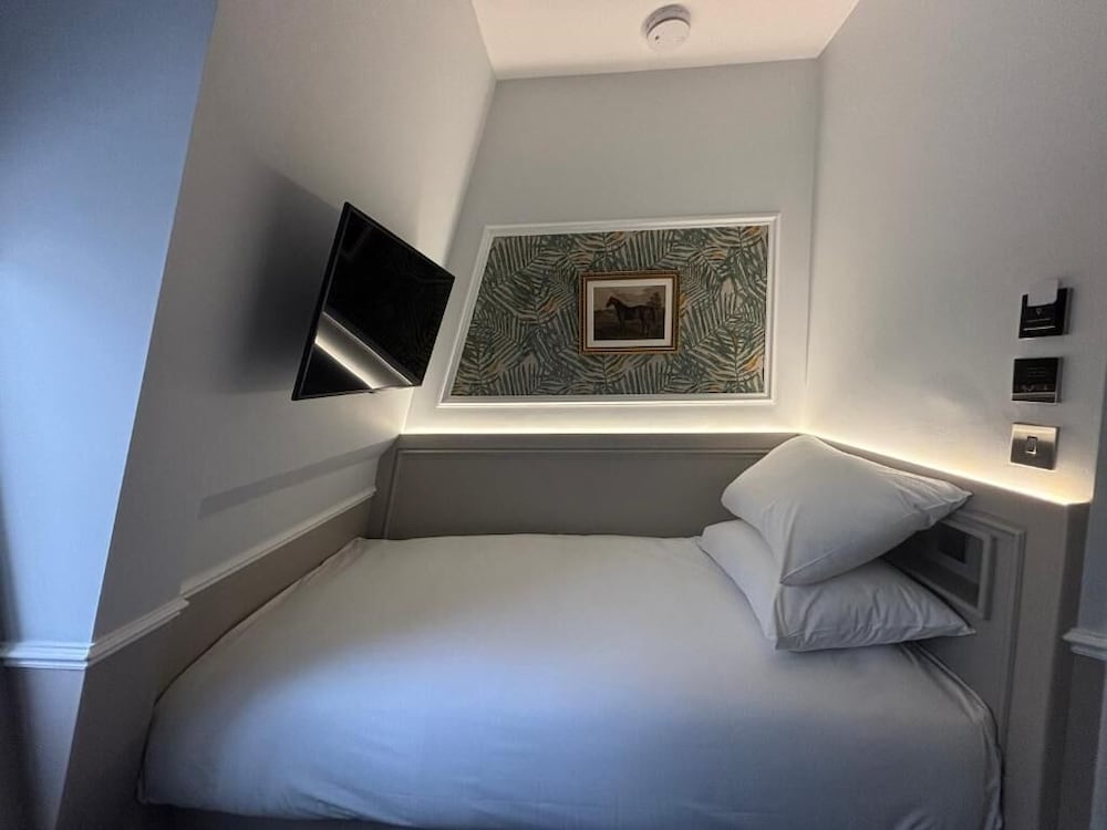 Фото Whiteleaf Hotel