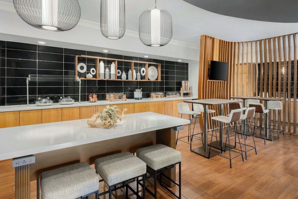 Фото SpringHill Suites by Marriott Herndon Reston