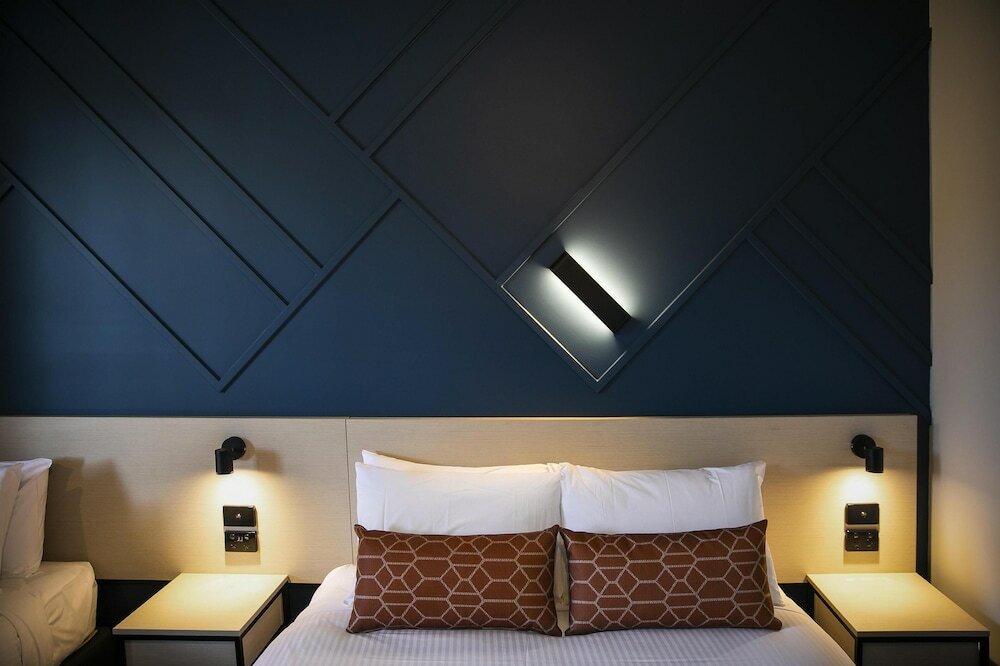 Фото Nightcap at Sandown Park Hotel